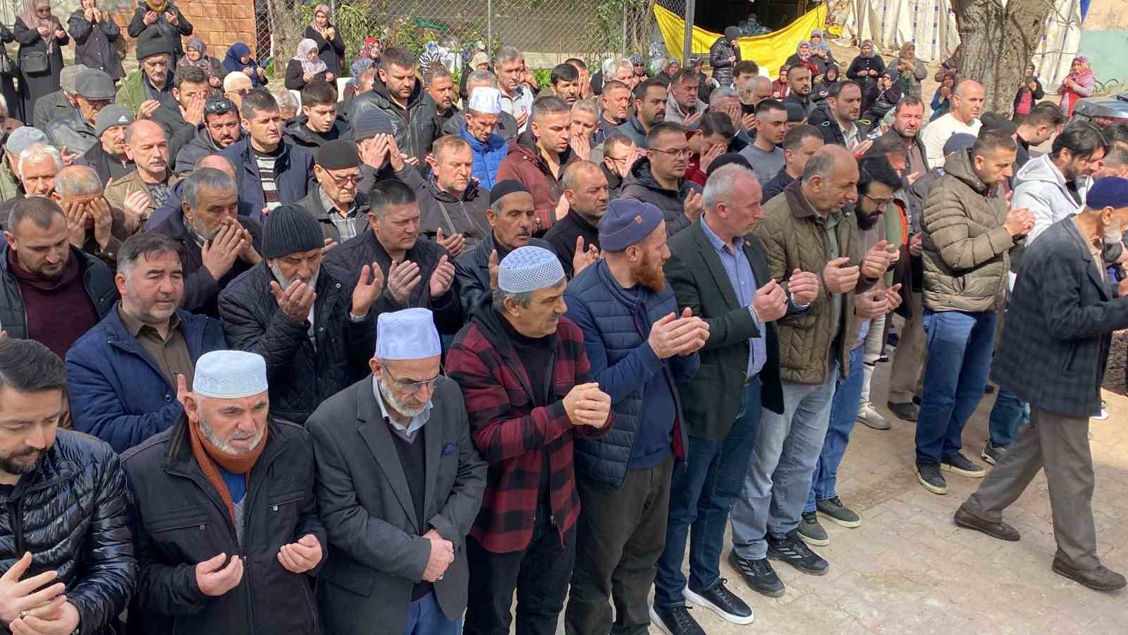 ahsap evdeki yanginda hayatini kaybeden bedensel engelli kisi topraga verildi 2 ttabidRS