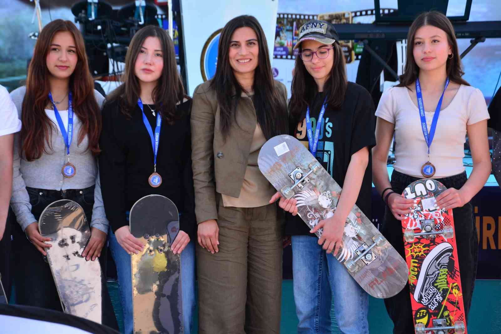 aile festivalinde yuzlerce vatandas bir araya geldi 14 TsHjYVLS