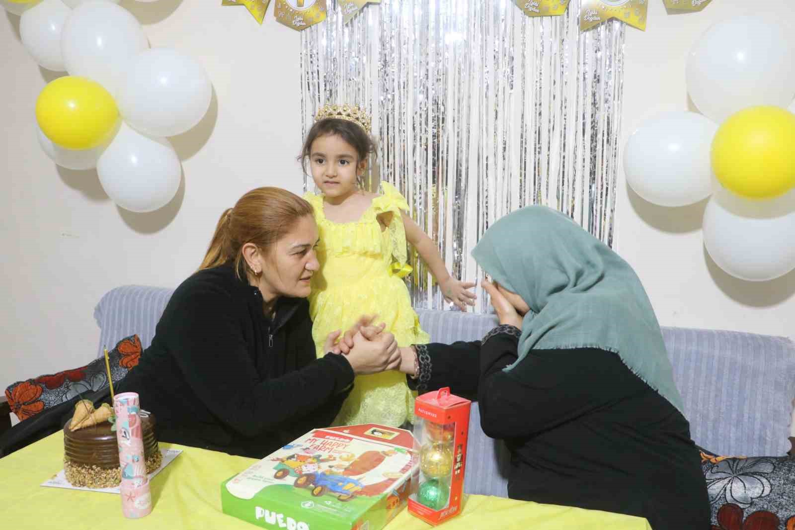aile fotografindan geriye tek kalan alyenin dogum gununde babaannesi gozyaslarina boguldu 3 kriuKr8i