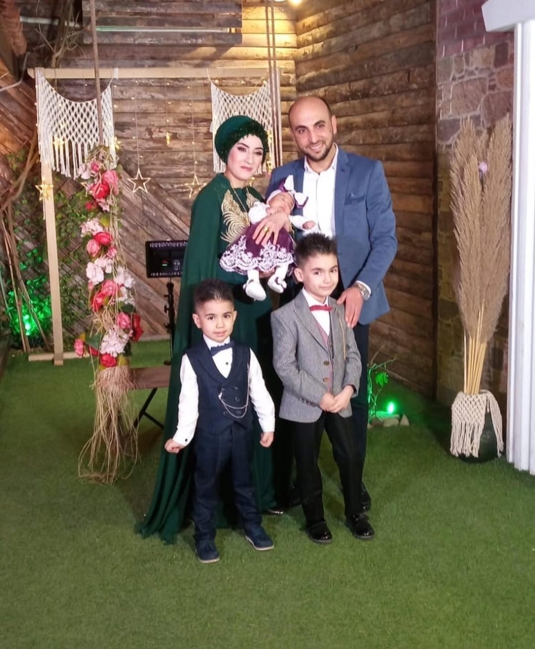 aile fotografindan geriye tek kalan alyenin dogum gununde babaannesi gozyaslarina boguldu 8 48IHpTWE