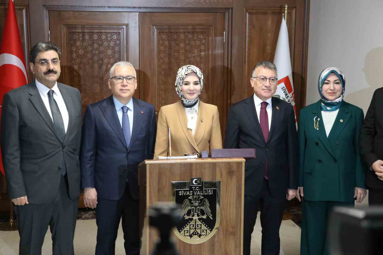 aile ve sosyal hizmetler bakani goktas aile bizleri her turlu tehdide karsi koruyan en PeEJDteI