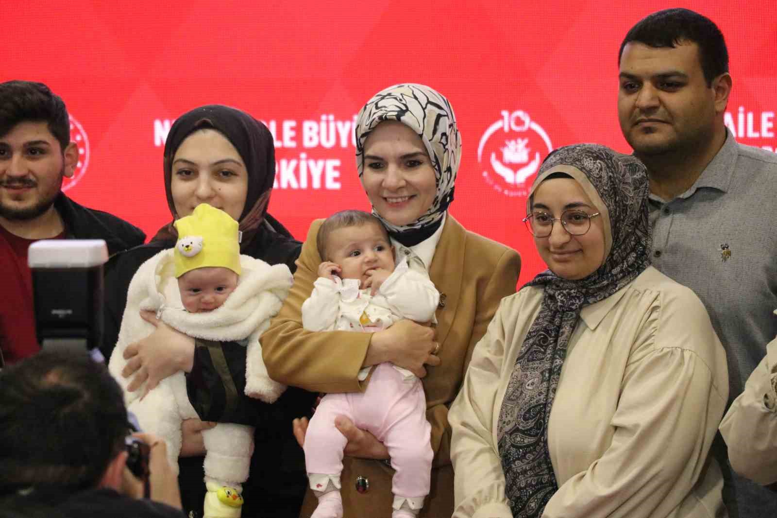 aile ve sosyal hizmetler bakani goktas aile bizleri her turlu tehdide karsi koruyan en WFsJf3ZH