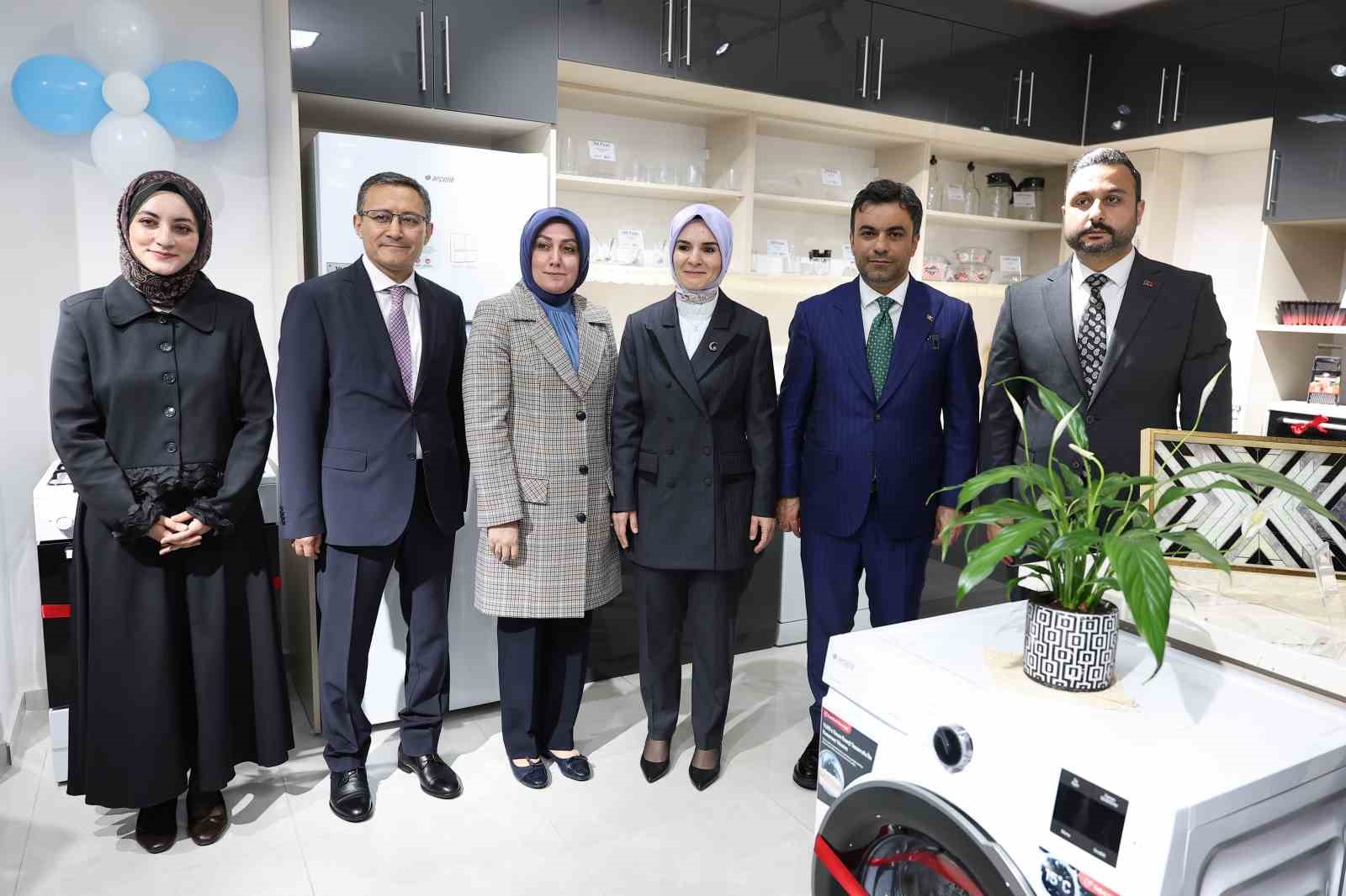 aile ve sosyal hizmetler bakani goktas aile kurmak sevgi sadakat ve sorumluluk ustune yeni 2h2SBi9b