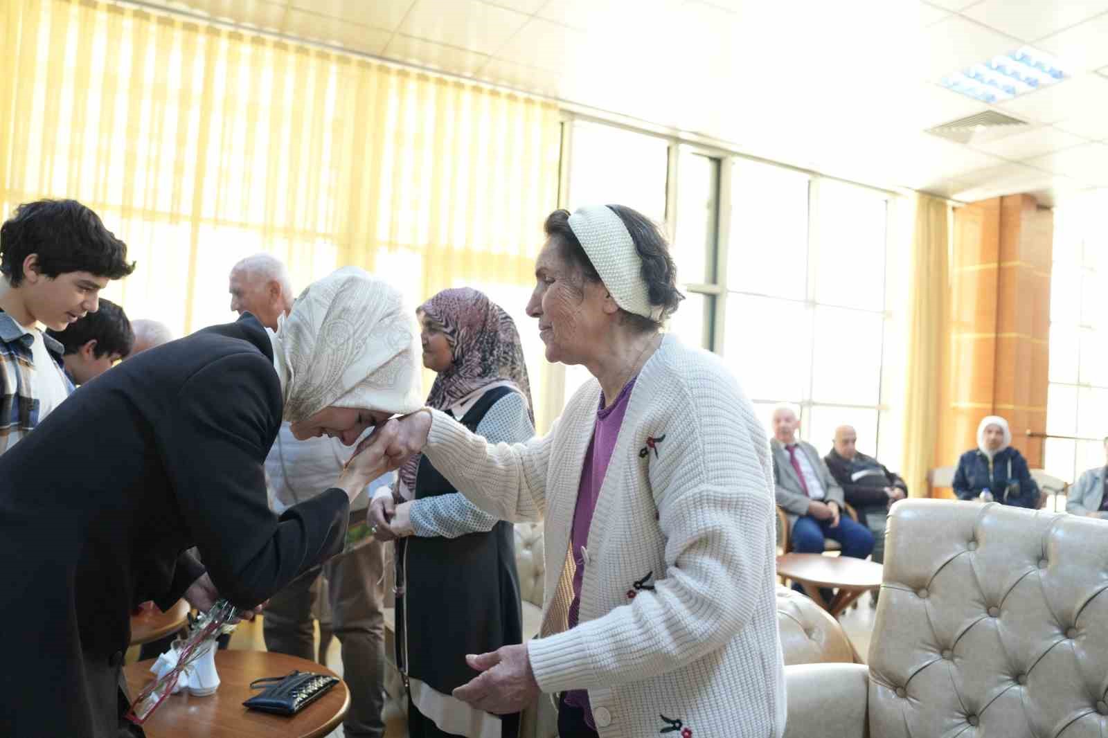 aile ve sosyal hizmetler bakani goktas bayram ziyaretlerinde bulundu 4 2bvHfRBh