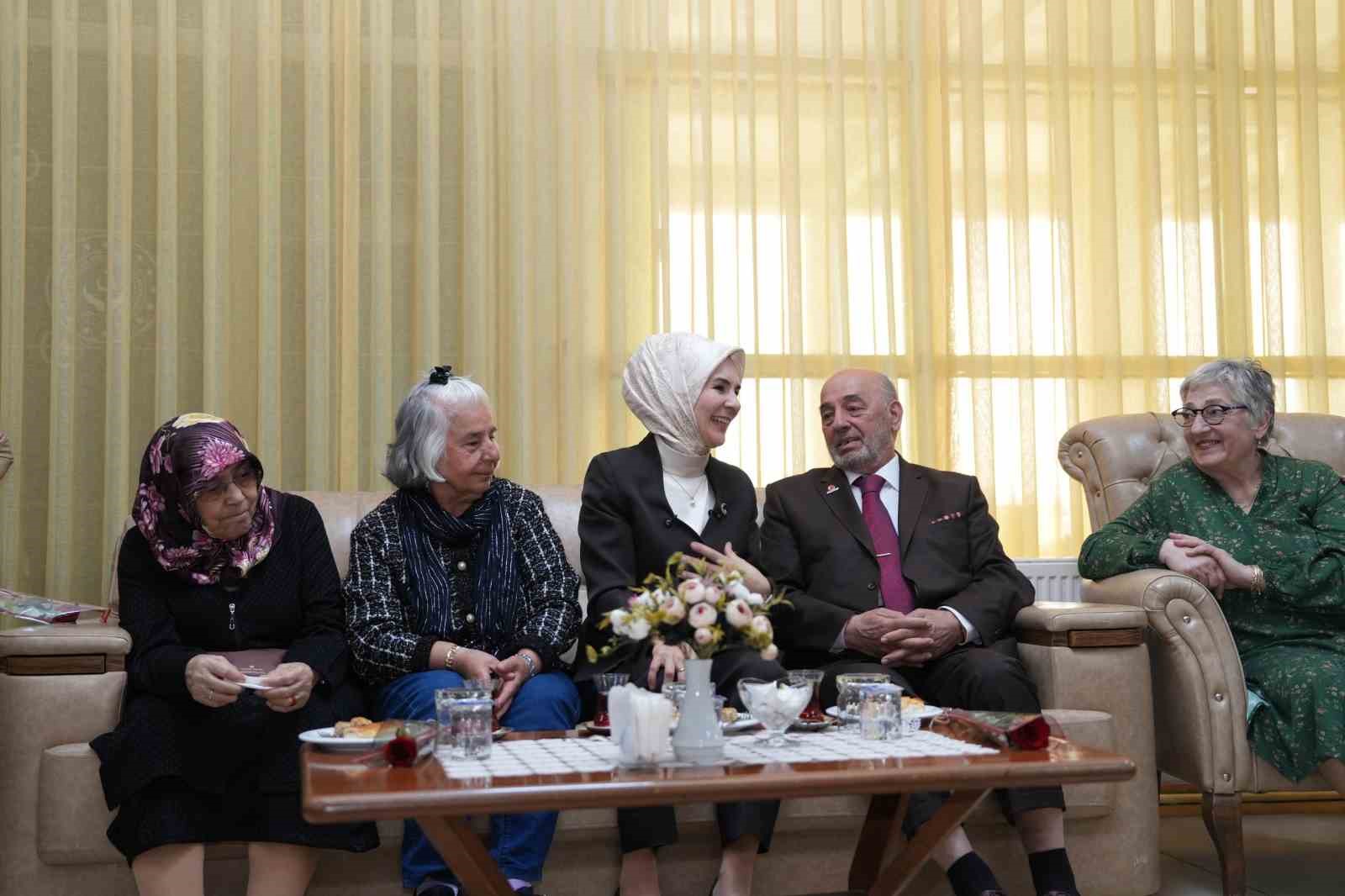 aile ve sosyal hizmetler bakani goktas bayram ziyaretlerinde bulundu 5 YfDFRfsW