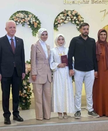 aile-ve-sosyal-hizmetler-bakani-goktas-evlilik-kredisi-desteginden-faydalanan-ciftin-nikah-sahidi-oldu-8ECwSqd7.jpg