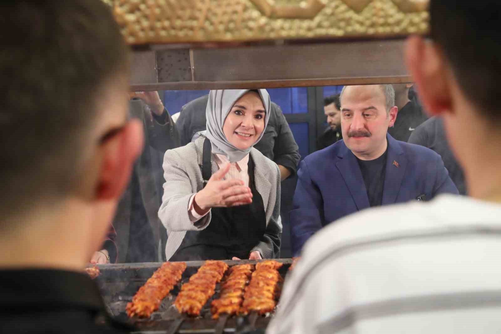aile ve sosyal hizmetler bakani goktas her daim cocuklarimizin yaninda olmaya devam edecegiz 1 JFWXMhBm