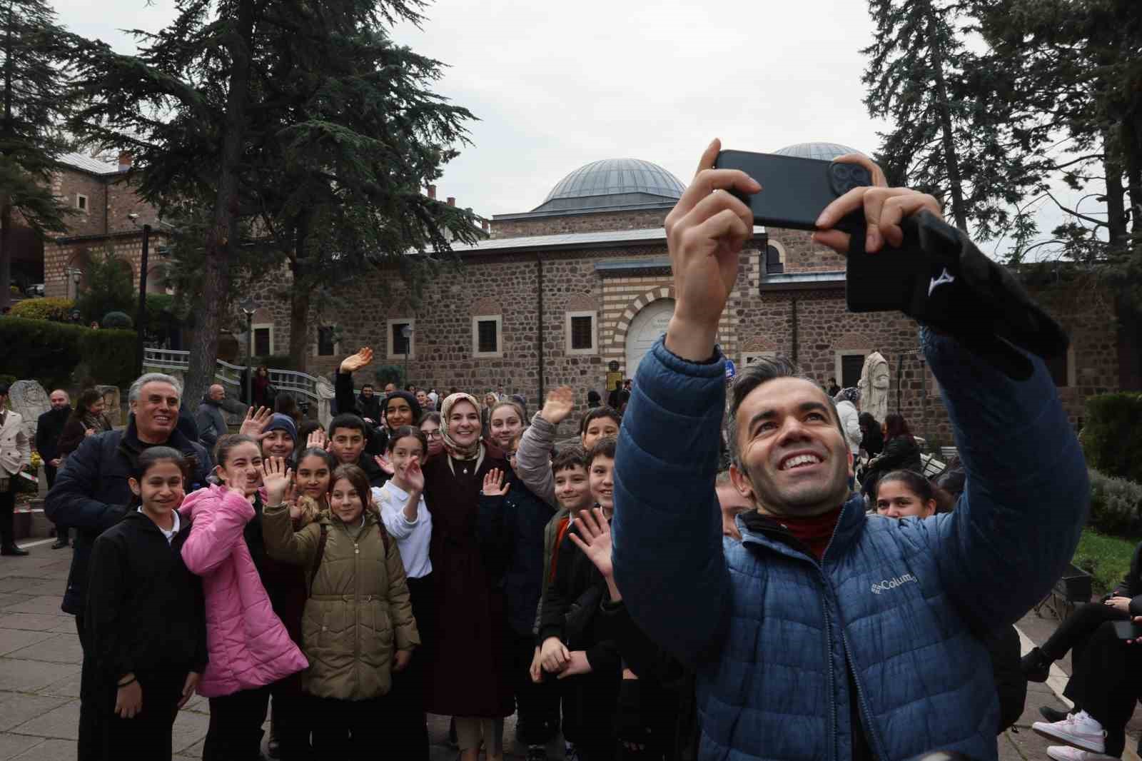 aile ve sosyal hizmetler bakanligindan cocuklarin dijital dunyadaki guvenligini korumak adina 2 yeni calisma GSz3y9Zt
