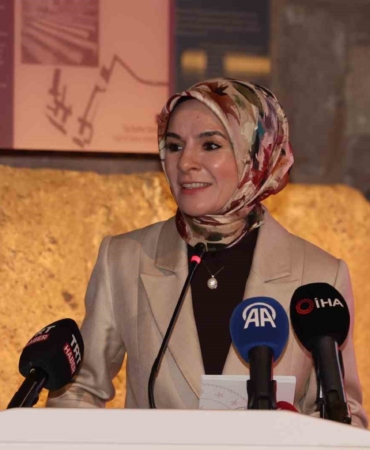 aile-ve-sosyal-hizmetler-bakanligindan-cocuklarin-dijital-dunyadaki-guvenligini-korumak-adina-2-yeni-calisma-Rtx7H7IT.jpg