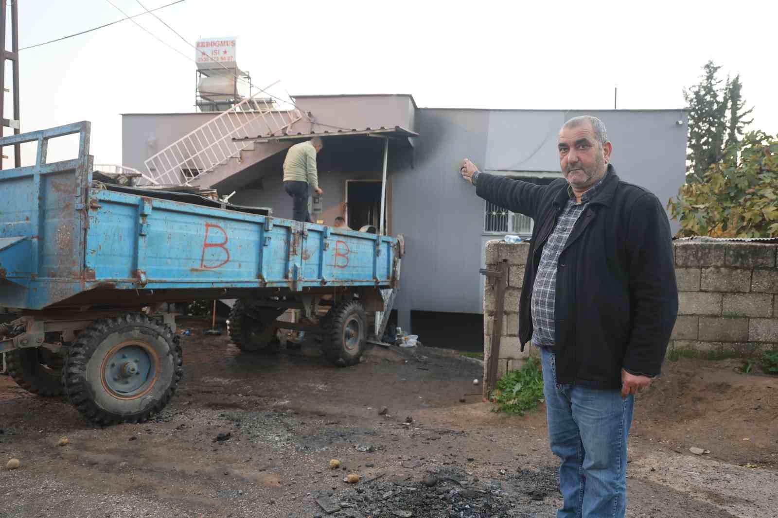 ailecek gezmeye gitmislerdi eve geldiklerinde kullanilacak esya kalmayan mutfakla karsilastilar 3 WDqwBE8N