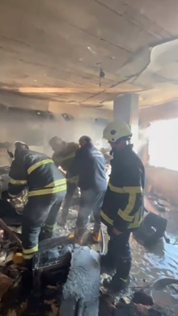 ailecek gezmeye gitmislerdi eve geldiklerinde kullanilacak esya kalmayan mutfakla karsilastilar 4 taBz2ds9