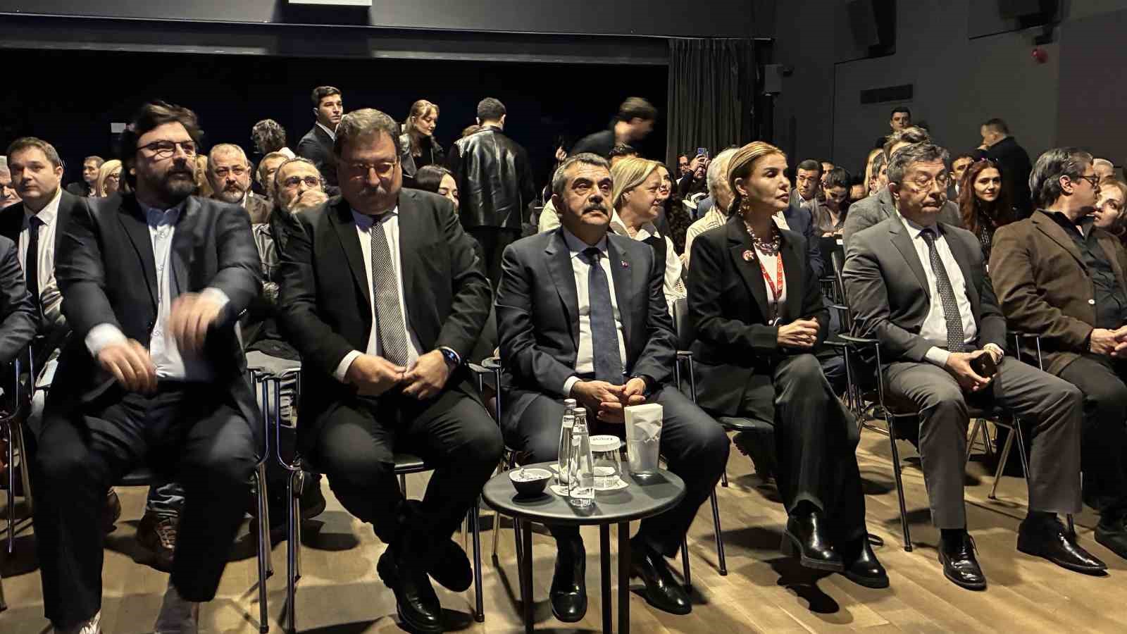 "Ailem" dizisinin ikinci sezonu Bakan Tekin ve Bakan Göktaş’ın katılımıyla tanıtıldı 4 ailem dizisinin ikinci sezonu bakan tekin ve bakan goktasin katilimiyla tanitildi 0 QYIBi3Ui