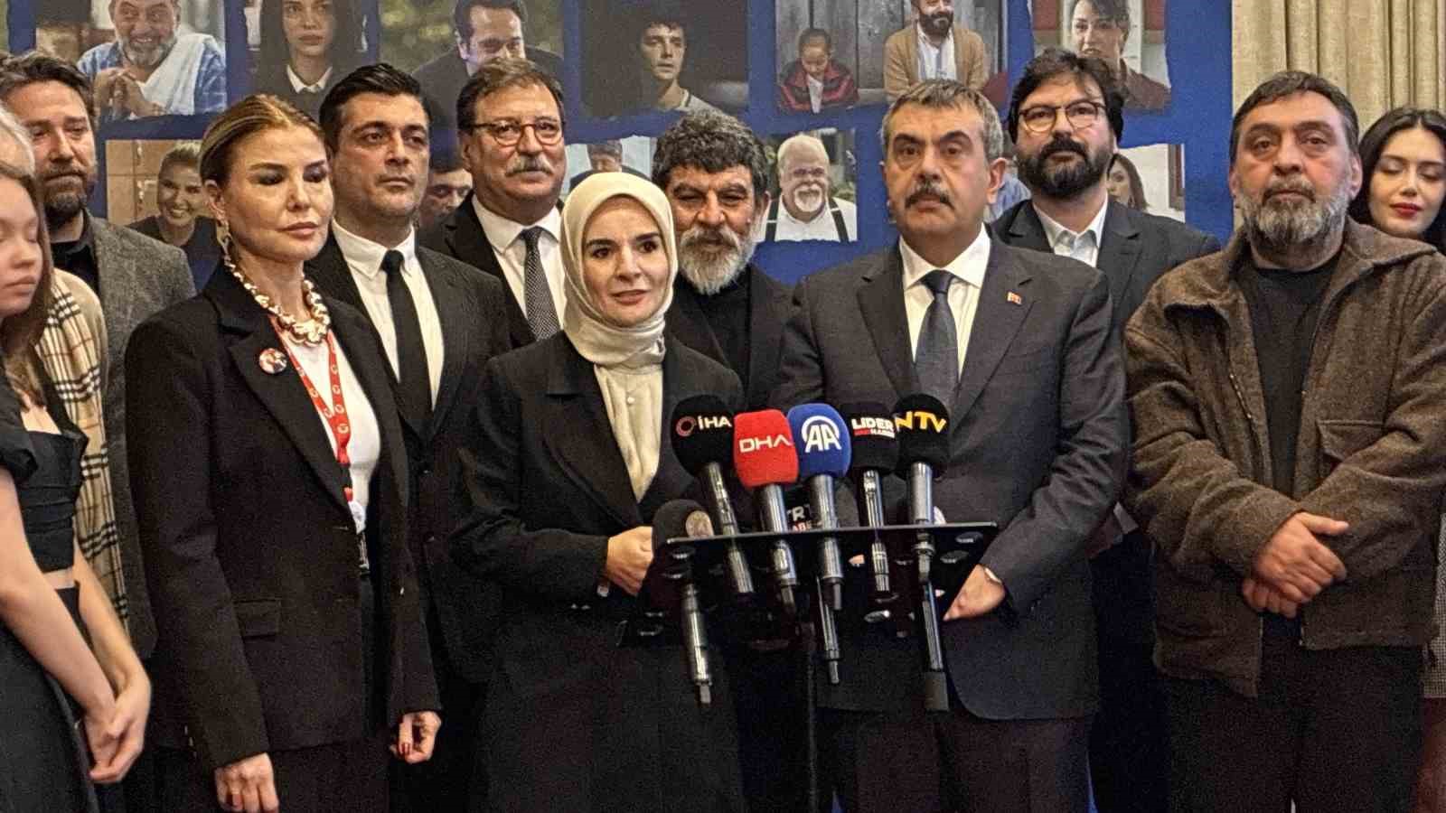 "Ailem" dizisinin ikinci sezonu Bakan Tekin ve Bakan Göktaş’ın katılımıyla tanıtıldı 5 ailem dizisinin ikinci sezonu bakan tekin ve bakan goktasin katilimiyla tanitildi 1 Kv1IOcq3
