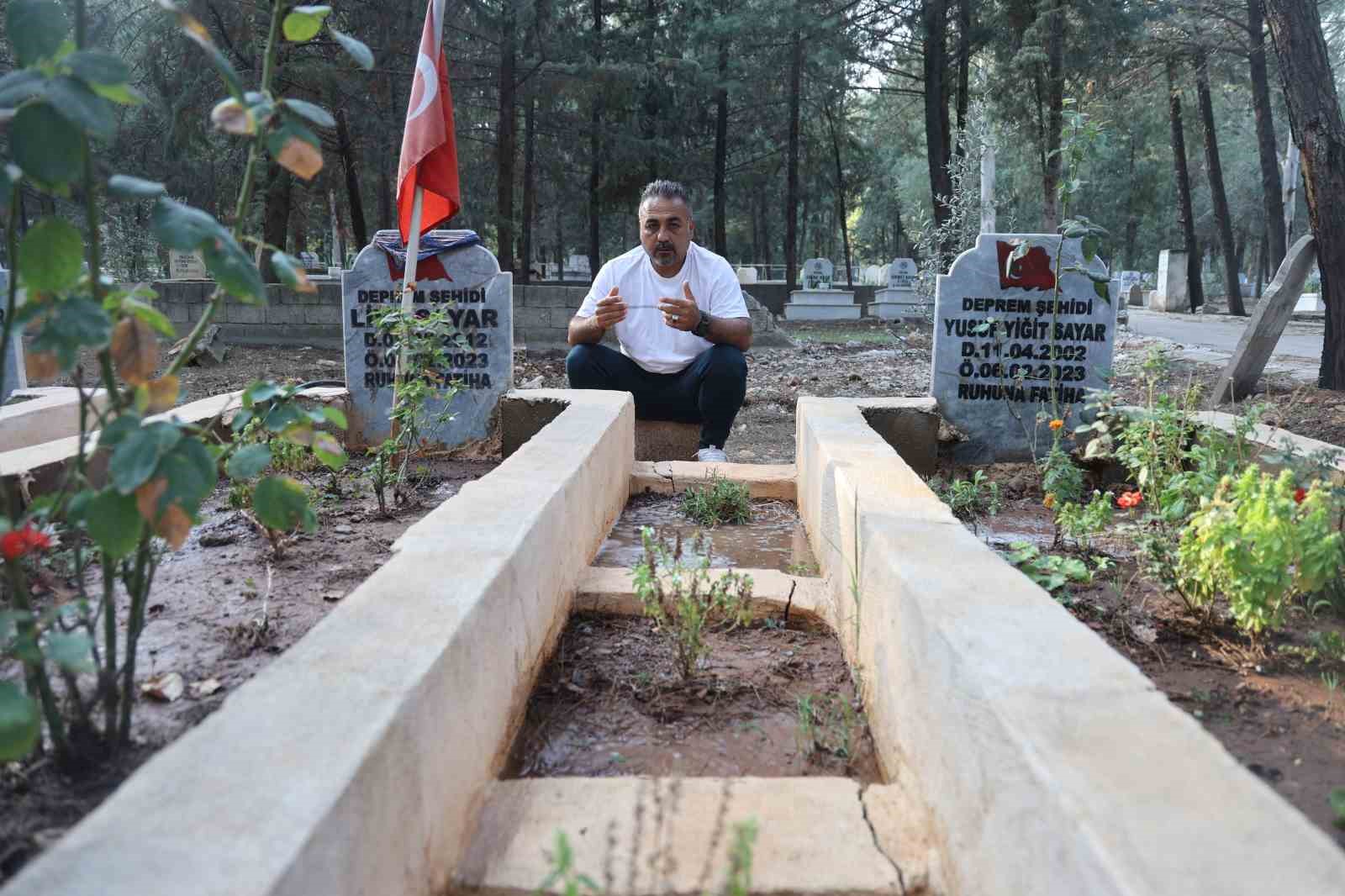 ailesi depremde enkaz altinda kalan acili baba esi ve iki evladinin oldugu yagmur apartmaninda WdZJnCCR