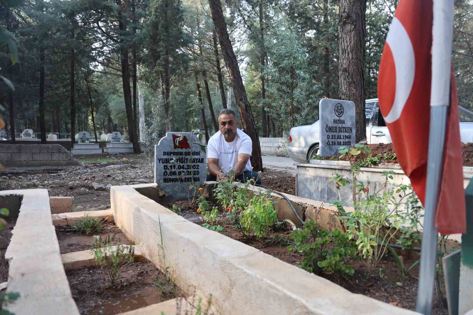 ailesi depremde enkaz altinda kalan acili baba esi ve iki evladinin oldugu yagmur apartmaninda vSA9m8K7