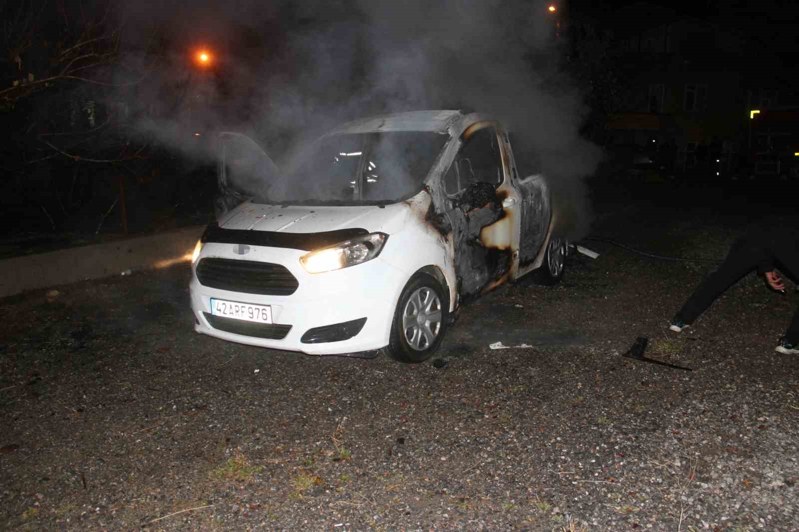 ailesine kizip aracini yakti 2 TKVC4Ojr