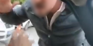 ailesinin-yaninda-saldiriya-ugrayan-surucunun-o-anlari-kamerada-17BTELgu.jpg