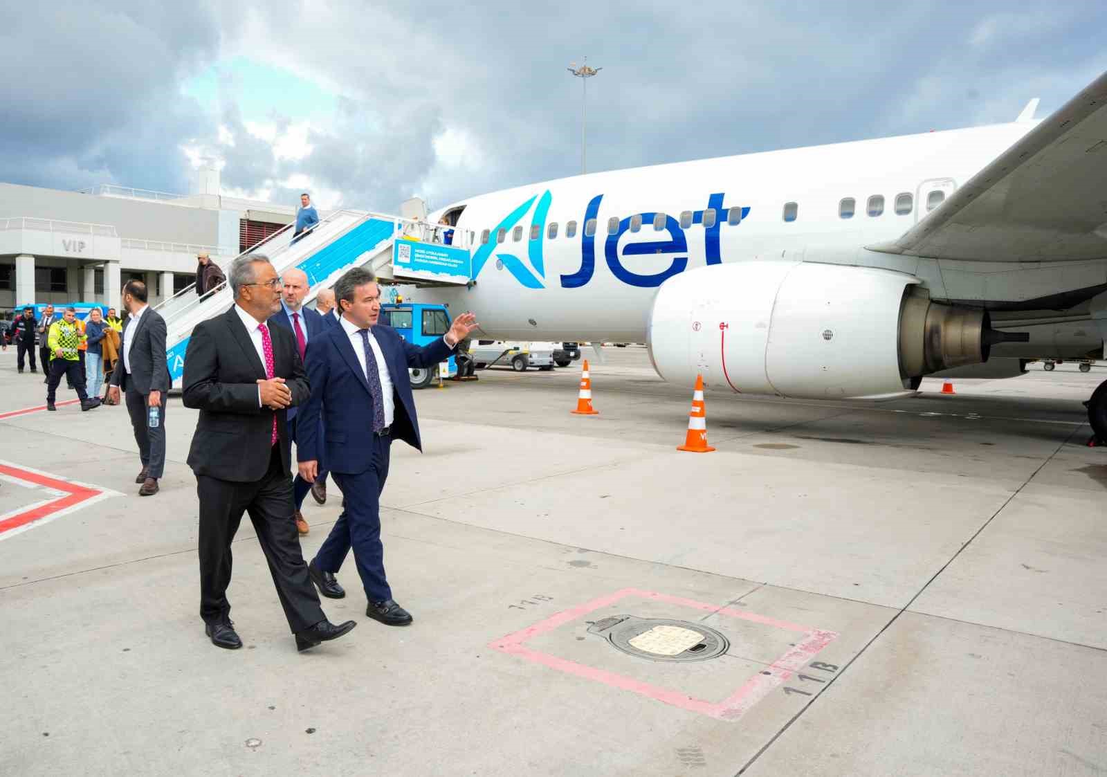 ajet yonetim kurulu baskani bolat ajet ve turk hava yollari sadece birer havayolu sirketi DLctTNFO