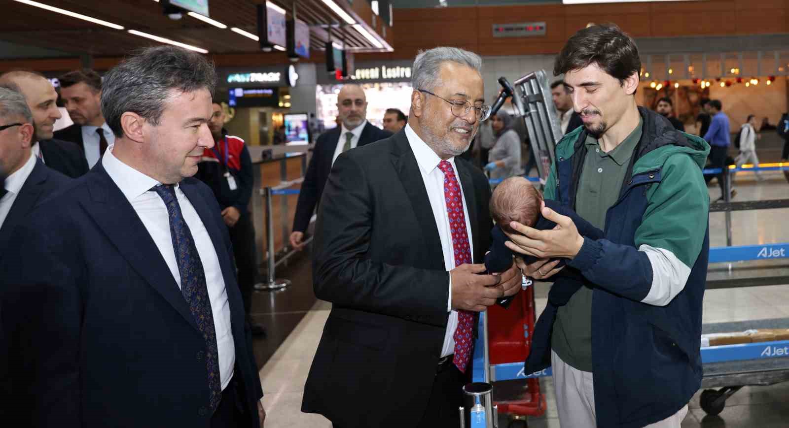 ajet yonetim kurulu baskani bolat ajet ve turk hava yollari sadece birer havayolu sirketi XyYTwl8A