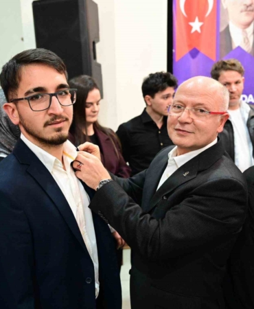 ak-parti-bursa-ailesi-buyumeye-devam-ediyor-uWDfFxC9.jpg
