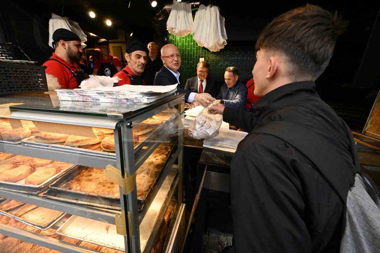 ak parti bursa il baskani davut gurkan carsi esnafiyla bir araya geldi 2 PAzjkVuR