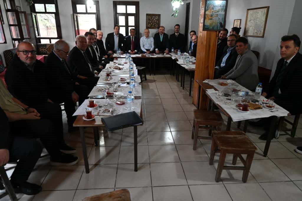 ak parti bursa il baskani davut gurkan carsi esnafiyla bir araya geldi 4 gDnneS5Z