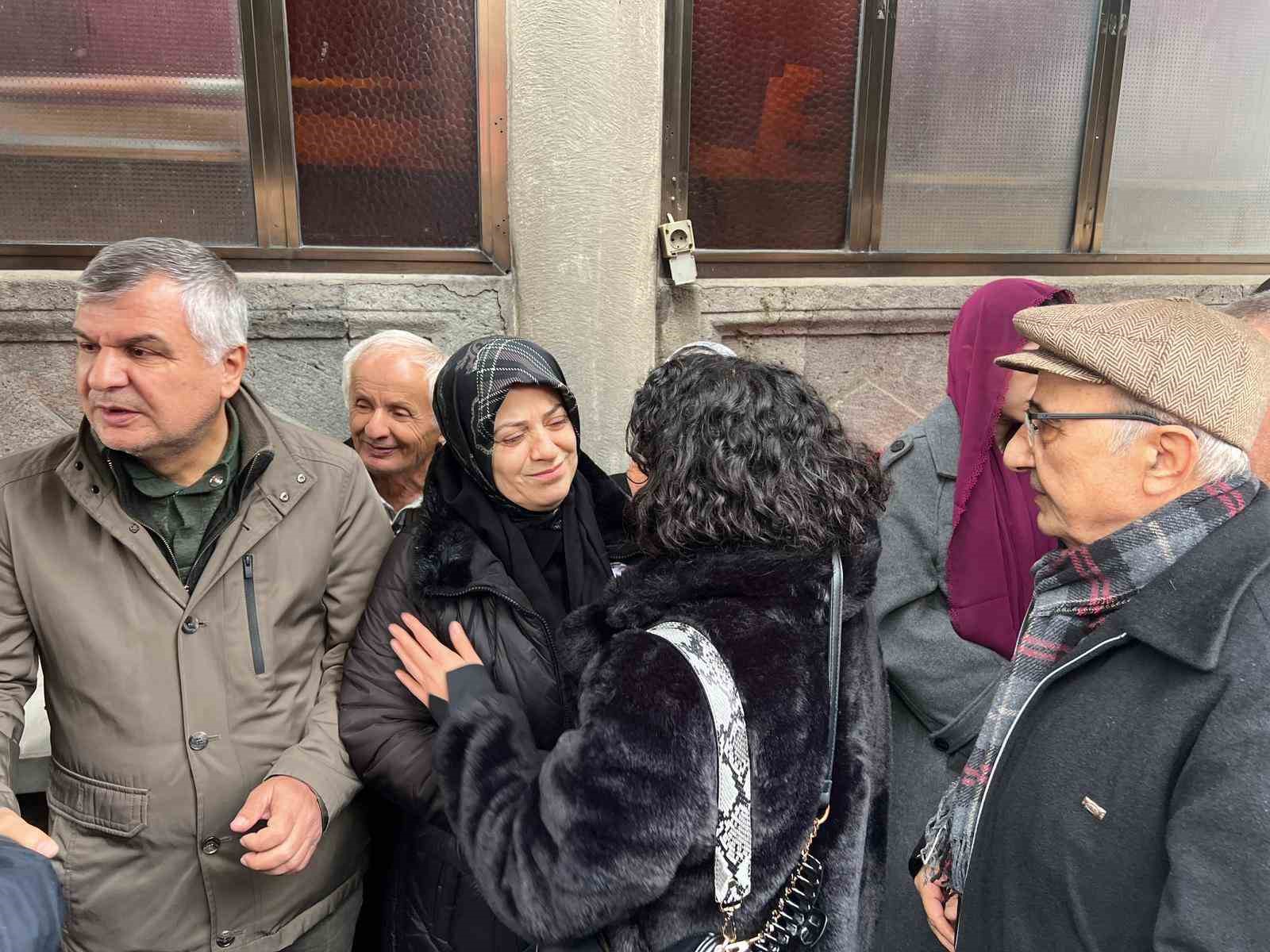 ak parti eski milletvekili ayse sula koseoglunun aci gunu 3 MmW9pOXd