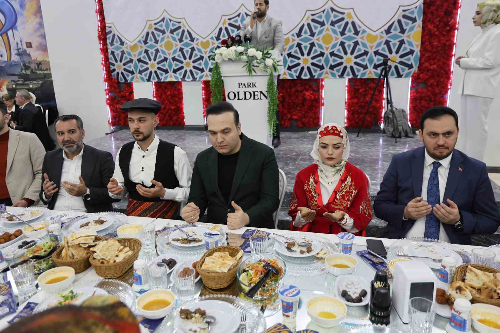 AK Parti Gençlik Kolları Başkanı İbiş: "Bizim savunma sanayimiz, tüm kötülüklerden koruyacak düzeyde yoluna devam ediyor" 6 ak parti genclik kollari baskani ibis bizim savunma sanayimiz tum kotuluklerden koruyacak duzeyde yoluna OOET2y5R