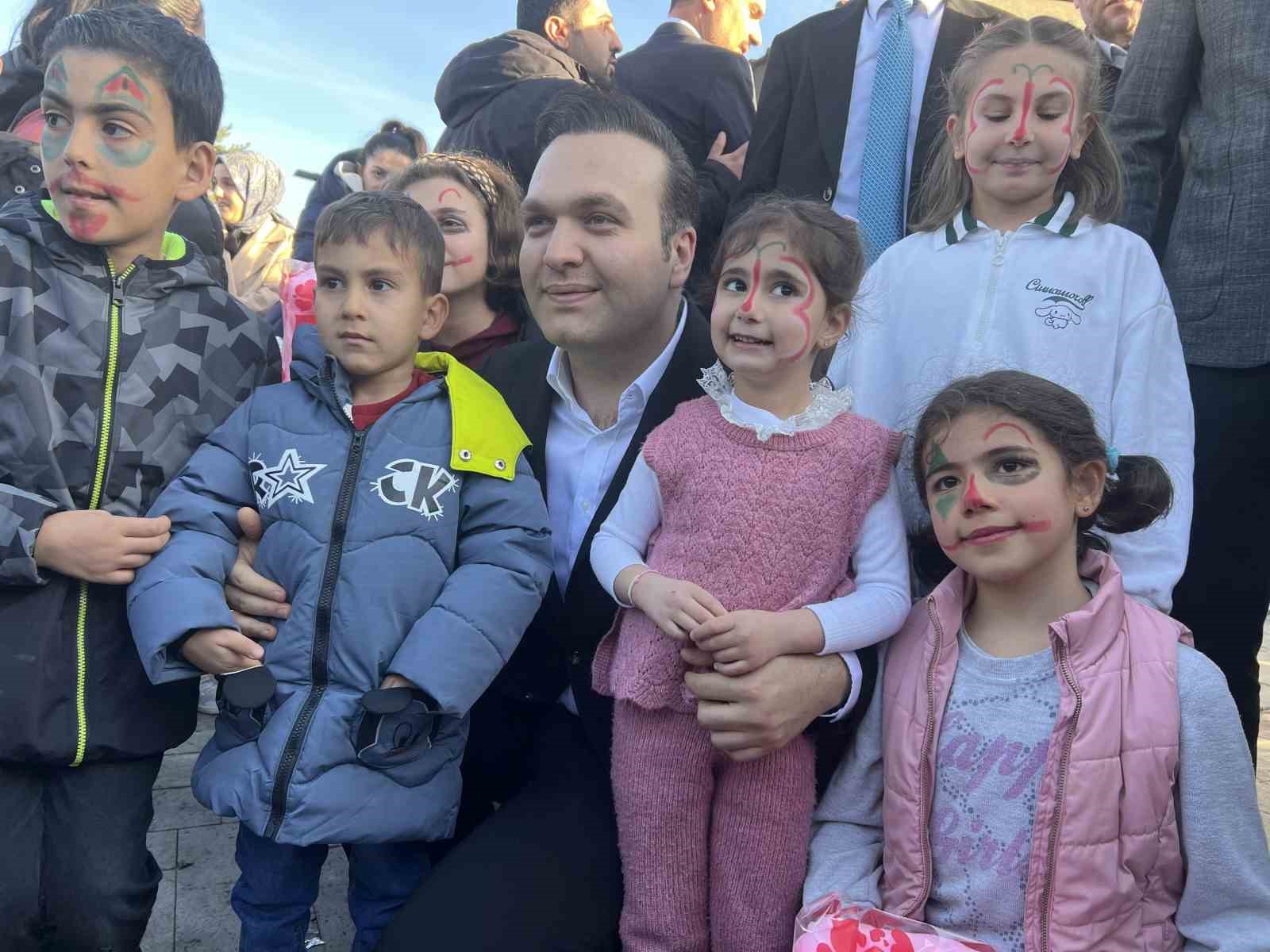 ak parti genclik kollari genel baskani yusuf ibis cocuklar icin daha adil bir dunyayi JYqfs3n2