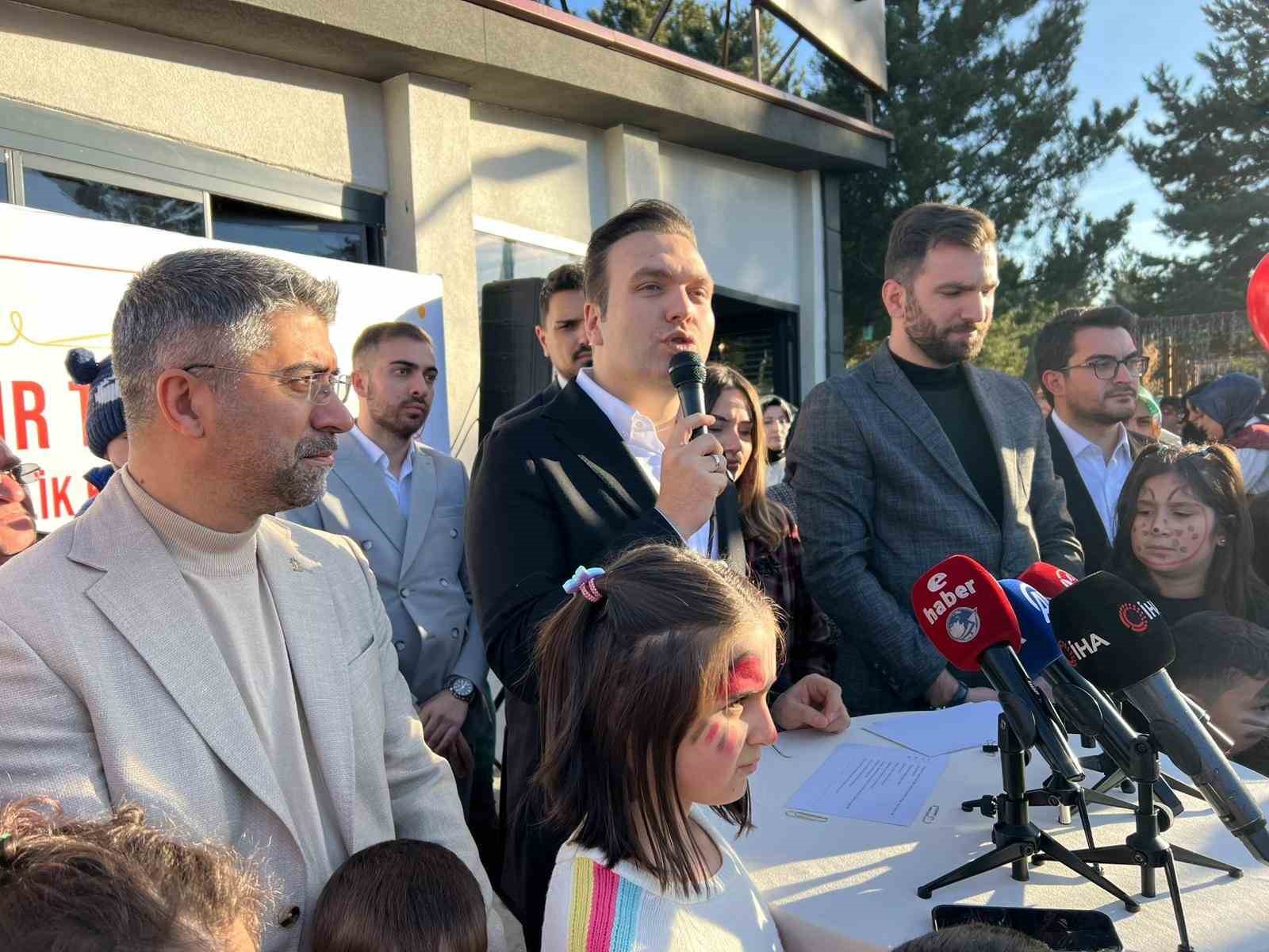 ak parti genclik kollari genel baskani yusuf ibis cocuklar icin daha adil bir dunyayi WIlX84va