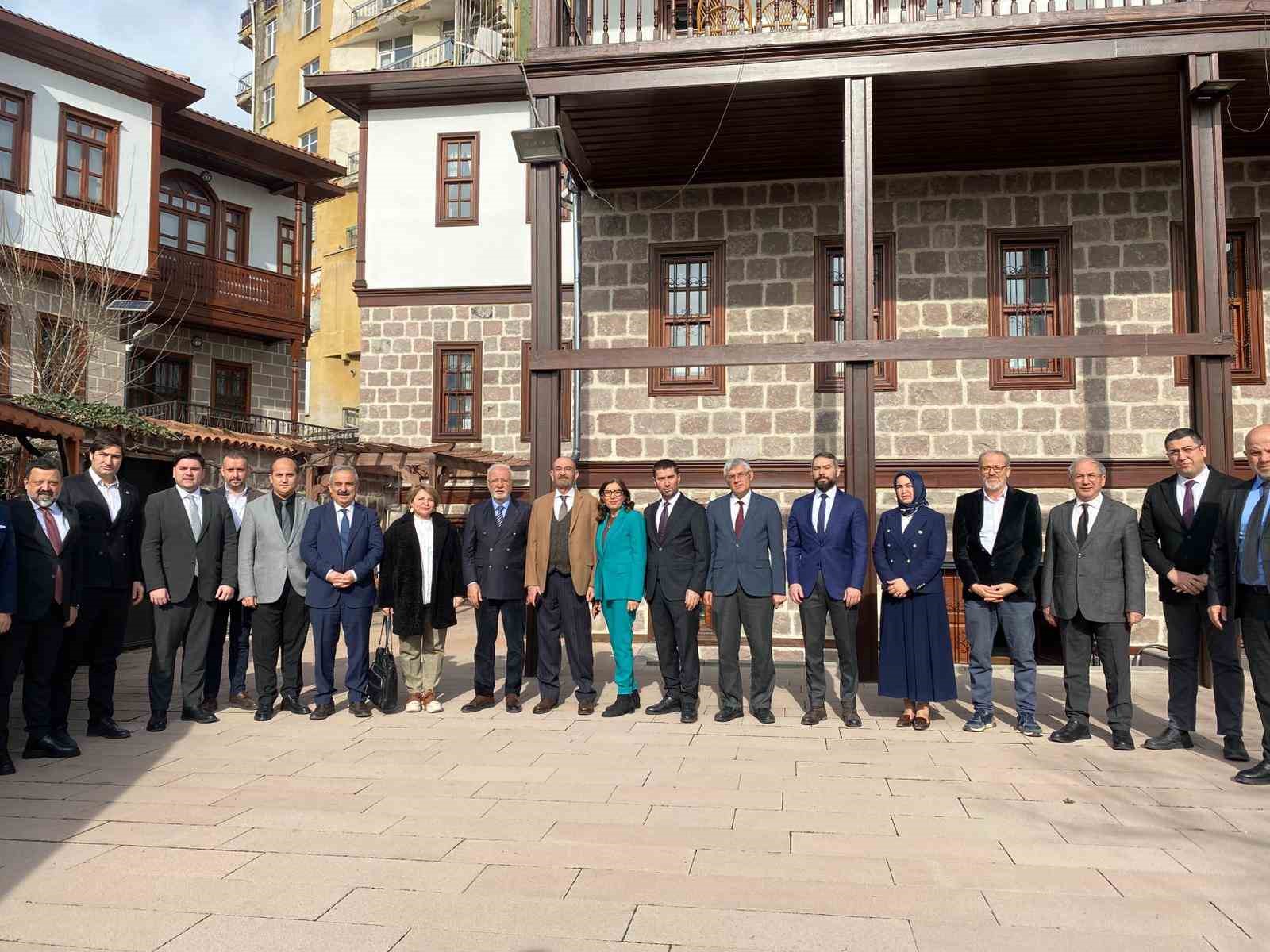 ak parti genel baskan vekili elitas secimlerin one alinmasi ile ilgili en uygun zaman b6epeTeL