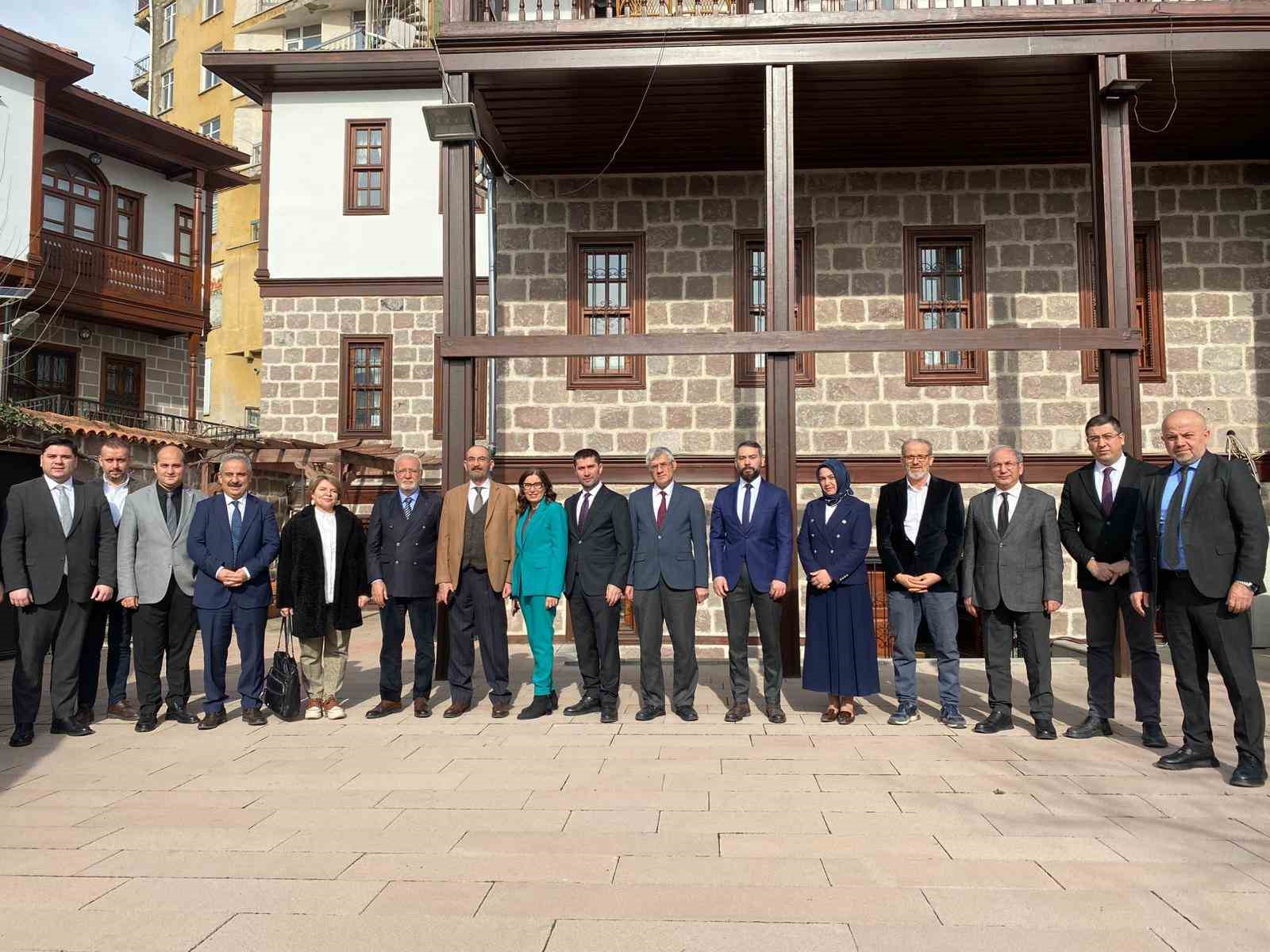ak parti genel baskan vekili elitas secimlerin one alinmasi ile ilgili en uygun zaman fkOJLNGG