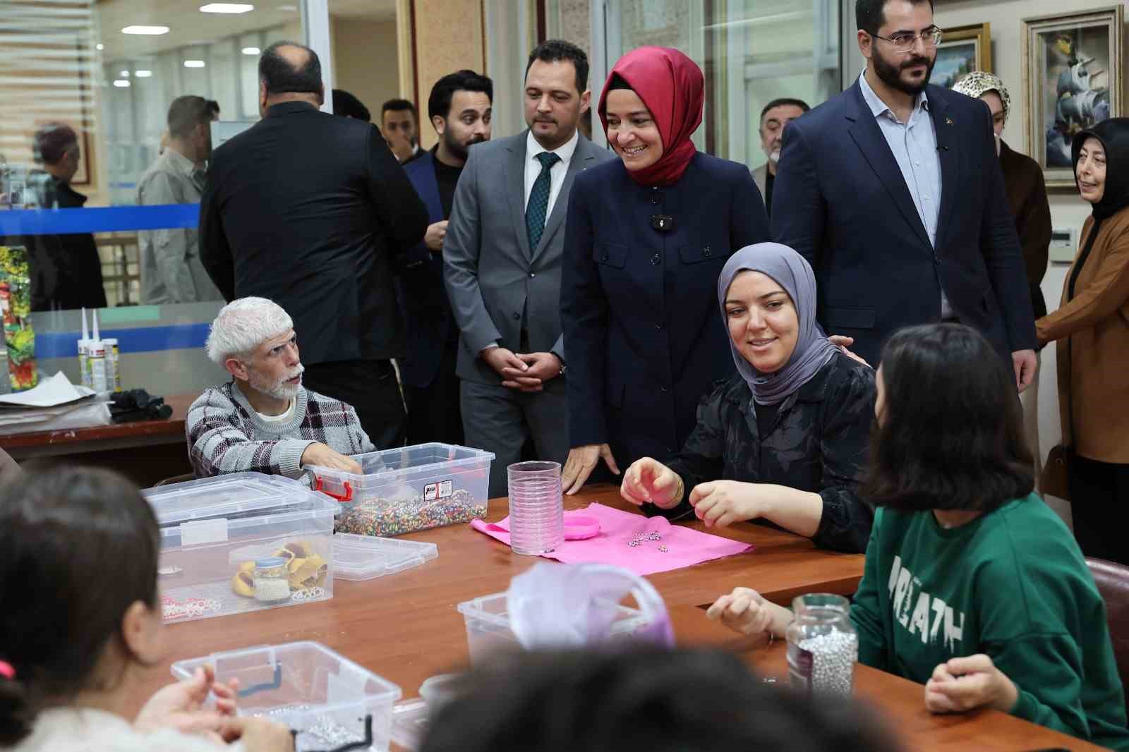 ak parti genel baskan yardimcisi kaya vefahanenin onemine degindi 0 vtjfMwEV