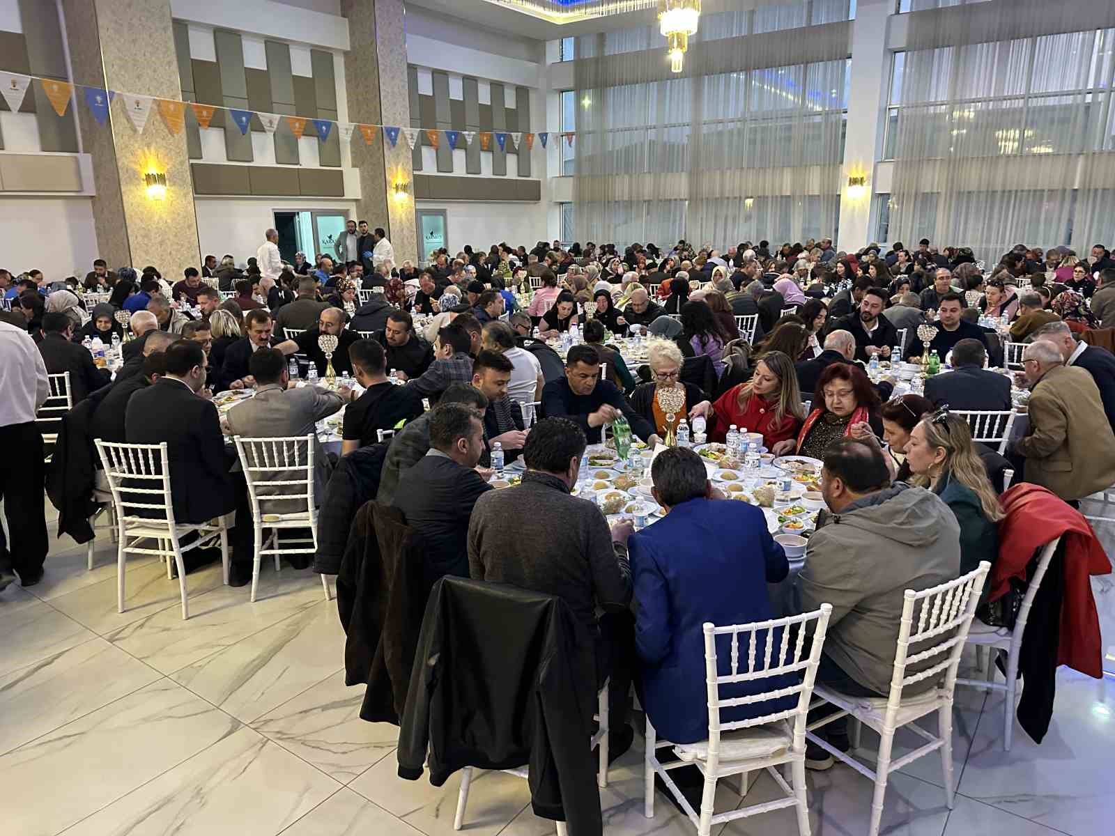 ak parti genel baskan yardimcisi tuncer chpye baktigimizda turkiyenin buyumesini konusan bir siyaset degil u8llO461