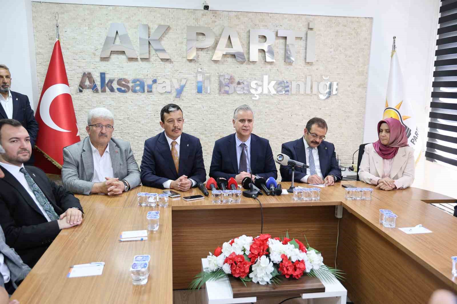 AK Parti Genel Başkan Yardımcısı Yalçın: "Kendi içlerinde kavgaya sürüklenenlerin Türkiye’ye hiçbir fayda vermeyeceğini hepimiz her seferinde görüyoruz" 5 ak parti genel baskan yardimcisi yalcin kendi iclerinde kavgaya suruklenenlerin turkiyeye hicbir fayda vermeyecegini 3p5N9KKY
