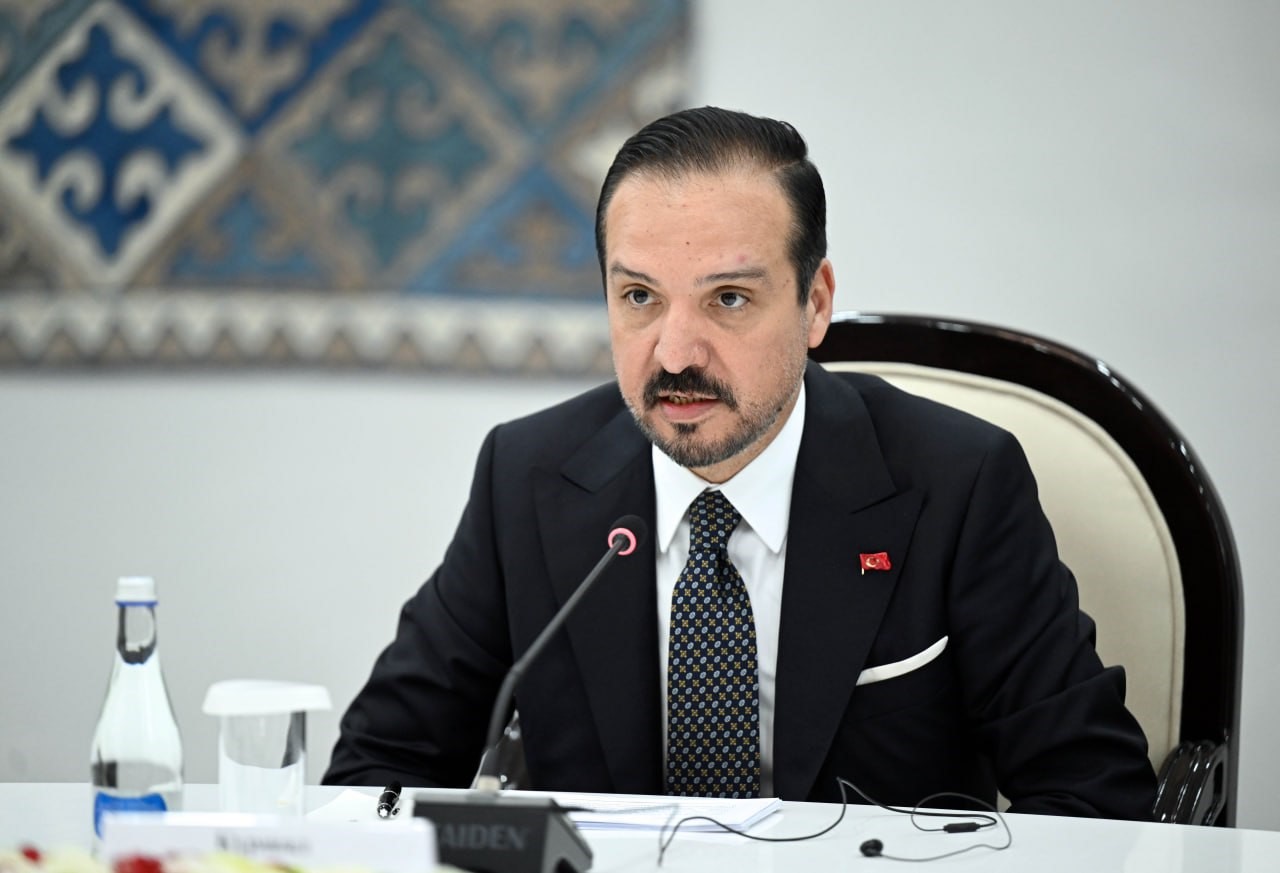 ak parti genel baskan yardimcisi zorlu kirgizistan cumhurbaskani caparov ile bir araya geldi 2 f9GhBCZC