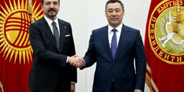 ak-parti-genel-baskan-yardimcisi-zorlu-kirgizistan-cumhurbaskani-caparov-ile-bir-araya-geldi-yNdwUqqd.jpg