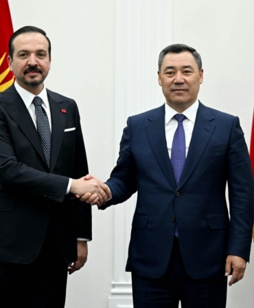 ak-parti-genel-baskan-yardimcisi-zorlu-kirgizistan-cumhurbaskani-caparov-ile-bir-araya-geldi-yNdwUqqd.jpg