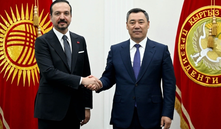 ak-parti-genel-baskan-yardimcisi-zorlu-kirgizistan-cumhurbaskani-caparov-ile-bir-araya-geldi-yNdwUqqd.jpg