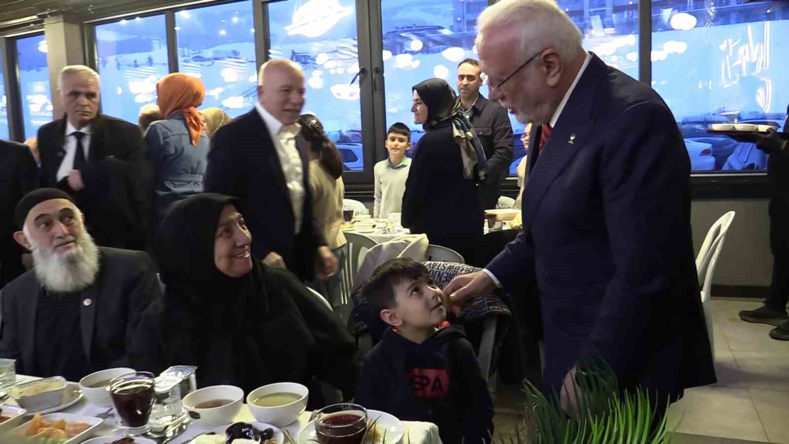 ak parti genel baskanvekili mustafa elitas erzurumda sehit ve gazi aileleri ile iftar yemeginde 8hzbTTa3