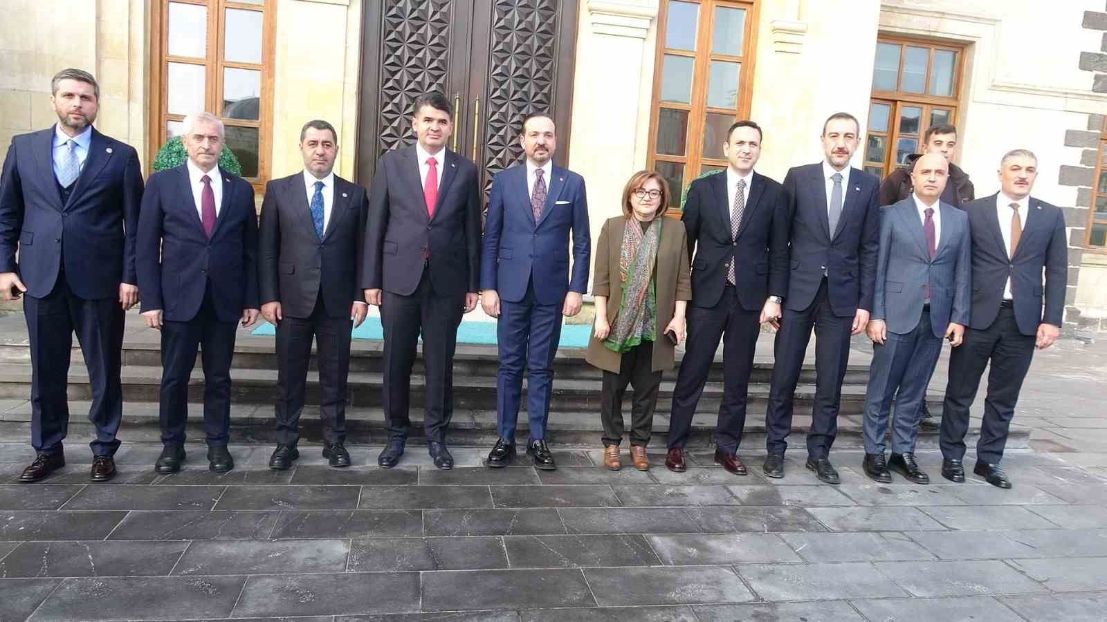 AK Parti heyetinden Suriye ziyareti öncesi Vali Kalaylı’ya ziyaret 6 ak parti heyetinden suriye ziyareti oncesi vali kalayliya ziyaret 2 ZZ9YSRG1