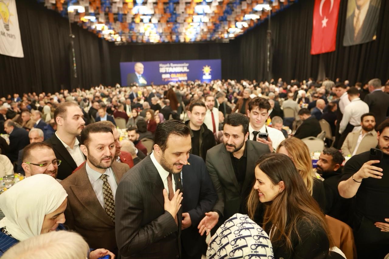 AK Parti İstanbul İl Başkanı Özdemir: "Bizler bir oldukça bölgemizde ve dünyada güven unsuru olacağız" 8 ak parti istanbul il baskani ozdemir bizler bir oldukca bolgemizde ve dunyada guven unsuru Fu3LMV16