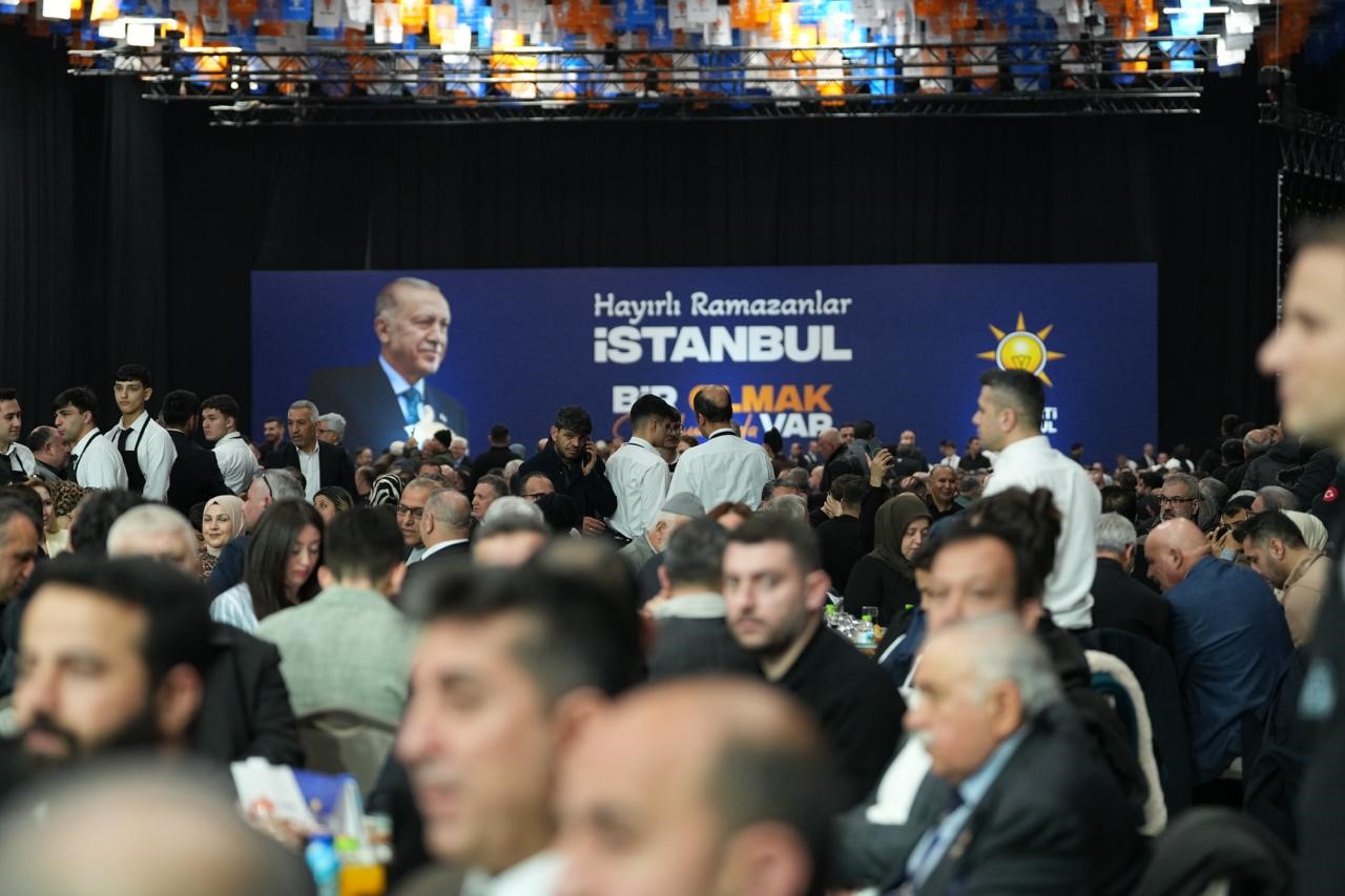 AK Parti İstanbul İl Başkanı Özdemir: "Bizler bir oldukça bölgemizde ve dünyada güven unsuru olacağız" 5 ak parti istanbul il baskani ozdemir bizler bir oldukca bolgemizde ve dunyada guven unsuru wm5fANKD