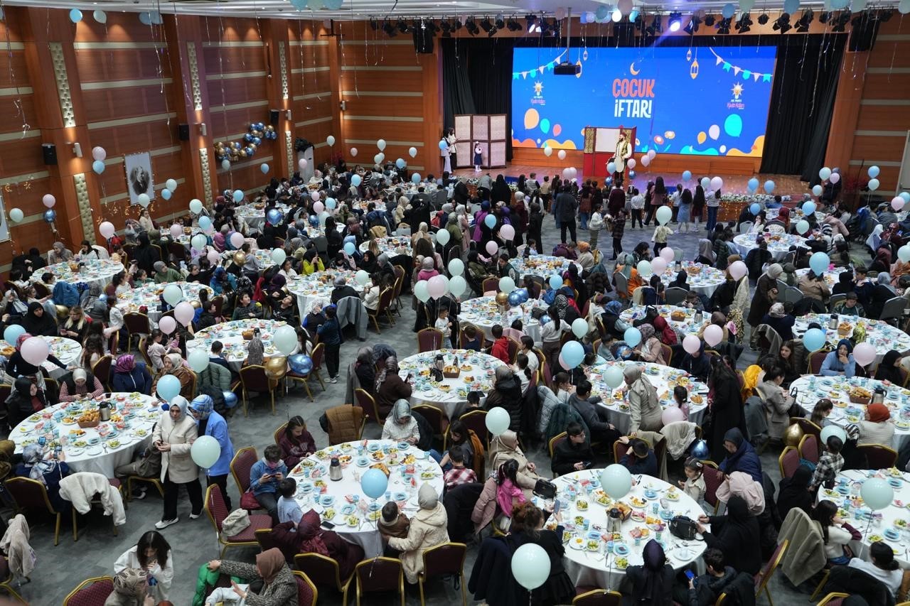 ak parti istanbul il baskanliginda geleneksel cocuk iftari duzenlendi 1 EJHNANO9