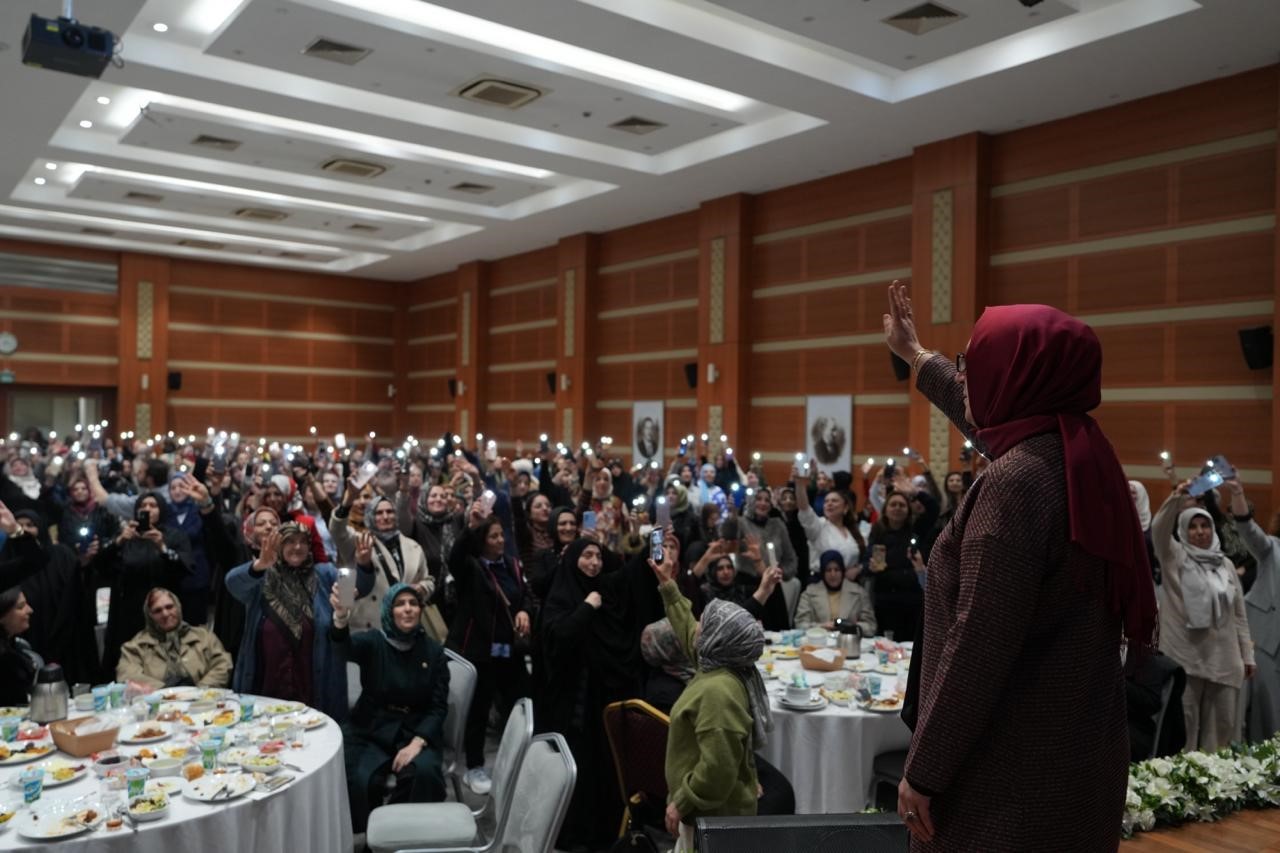 AK Parti İstanbul İl Kadın Kolları Başkanlığı tarafından kadın kolları mahalle başkanlarına yönelik iftar programı düzenlendi 4 ak parti istanbul il kadin kollari baskanligi tarafindan kadin kollari mahalle baskanlarina yonelik iftar 6vjs1ONy