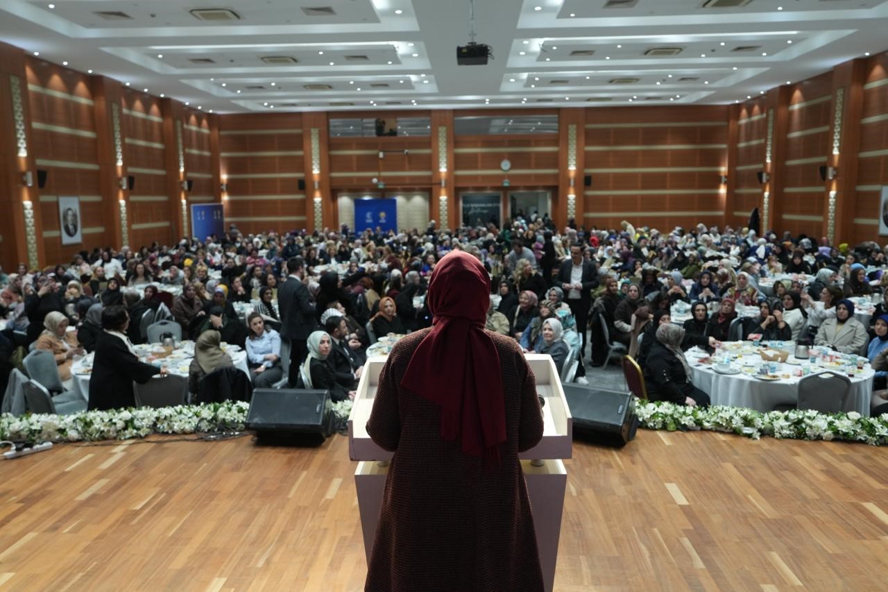 AK Parti İstanbul İl Kadın Kolları Başkanlığı tarafından kadın kolları mahalle başkanlarına yönelik iftar programı düzenlendi 7 ak parti istanbul il kadin kollari baskanligi tarafindan kadin kollari mahalle baskanlarina yonelik iftar nXBzlwtn