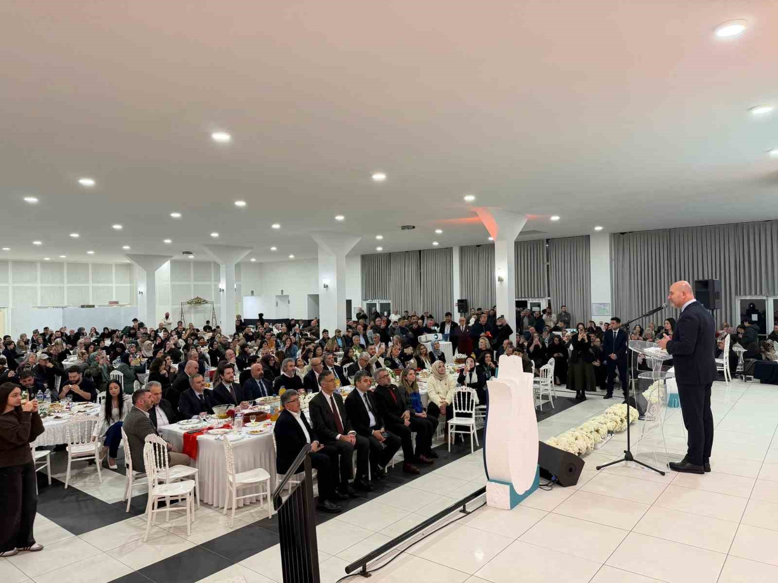 ak parti istanbul milletvekili soylu avrupadaki turkler yukseliyor 5 DG2z1OUe
