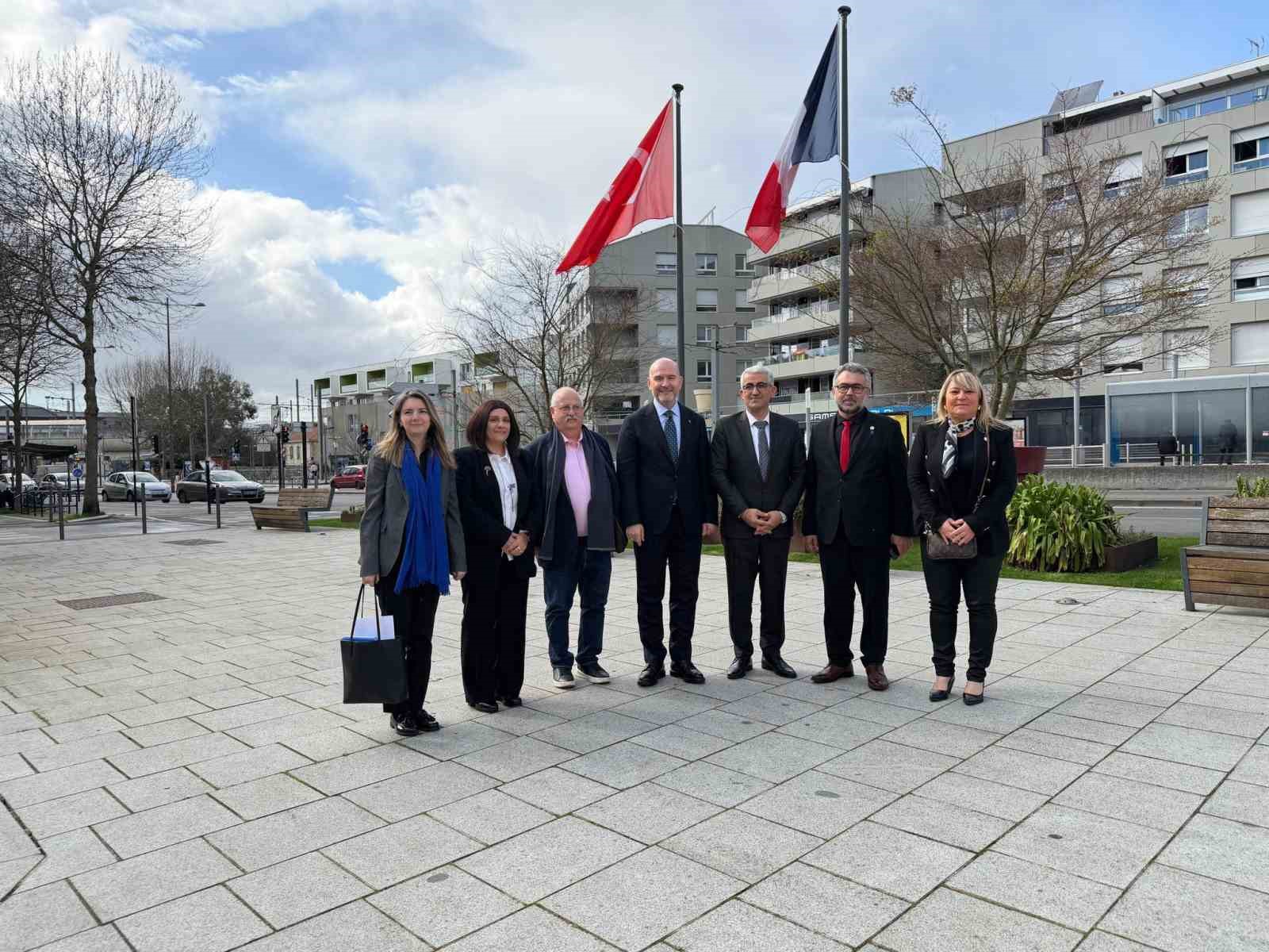 ak parti istanbul milletvekili soylu avrupadaki turkler yukseliyor 8 zVipmz87
