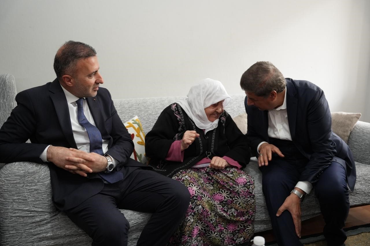 AK Parti İstanbul milletvekilleri Anneler Günü dolayısıyla sahadaydı 4 ak parti istanbul milletvekilleri anneler gunu dolayisiyla sahadaydi 0 Lay7DHZC