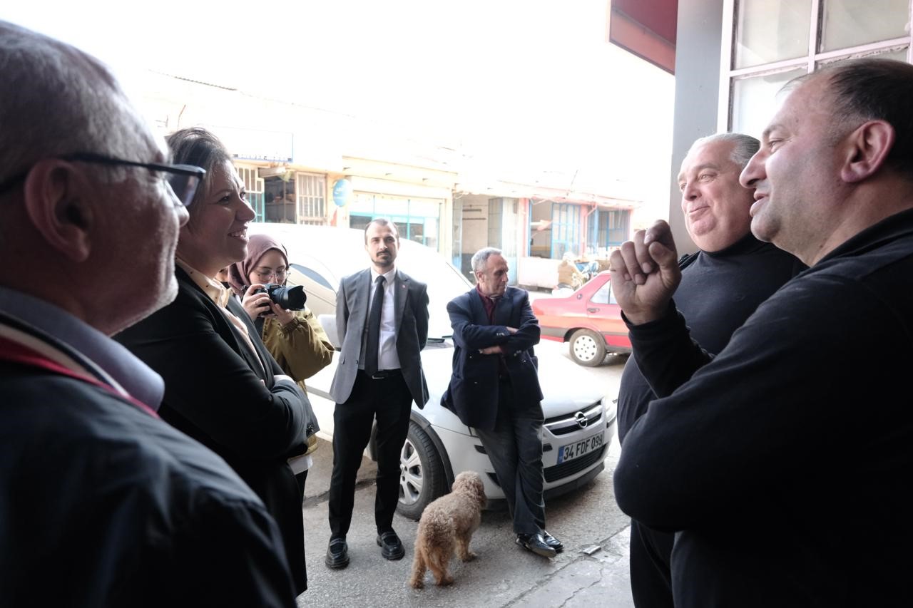 AK Parti İstanbul Milletvekilleri, cuma günleri sahaya inerek vatandaşlarla buluşuyor 5 ak parti istanbul milletvekilleri cuma gunleri sahaya inerek vatandaslarla bulusuyor 1 VrdiiS7v